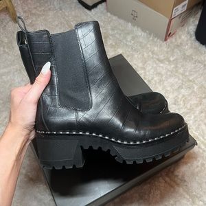 Vince Camuto 🖤 Chelsea Croc Boot